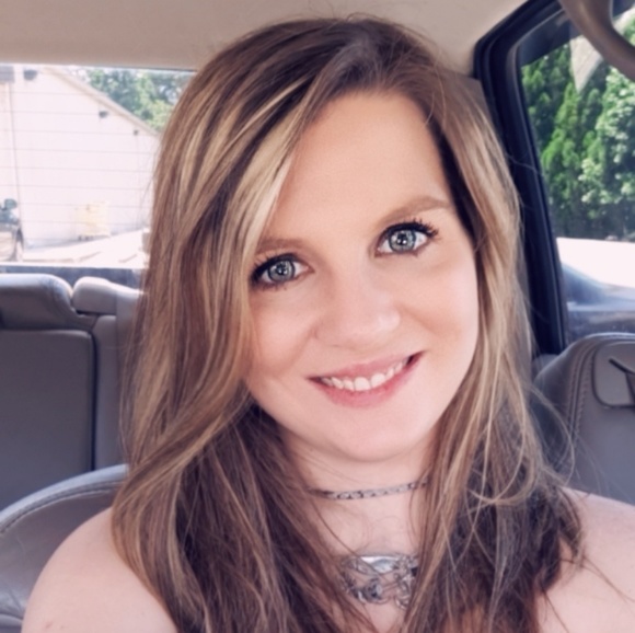 Meet your Posher, Kayla - Picture 1 of 1